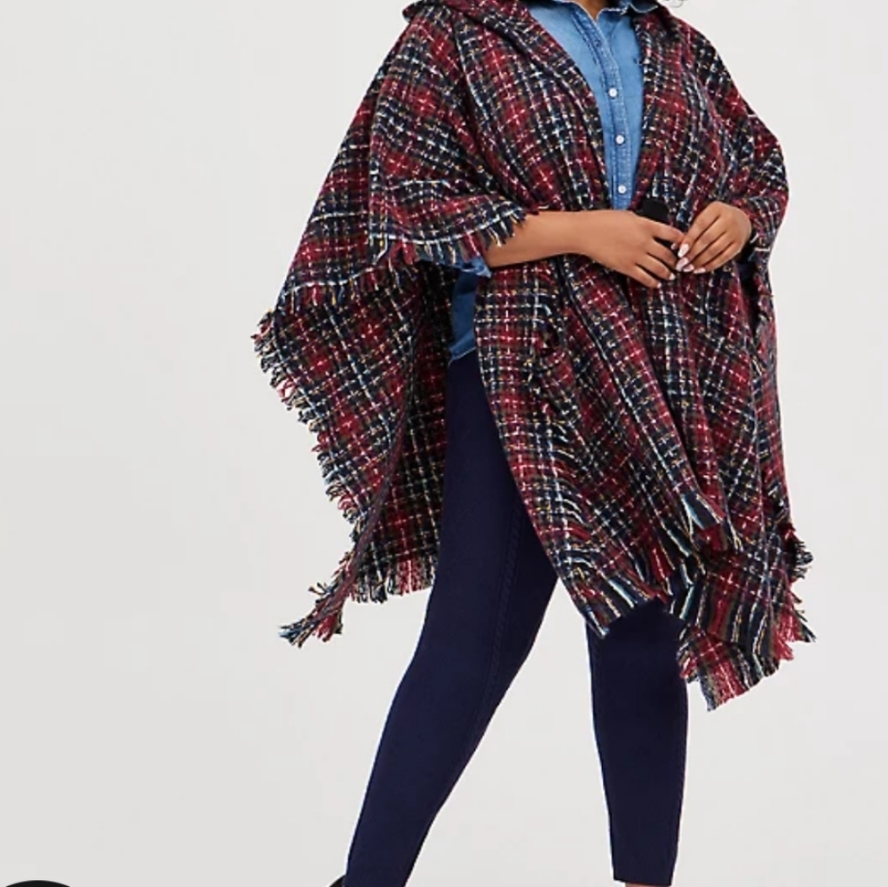 🆕 HOODED PLAID RUANA - Picture 2 of 7
